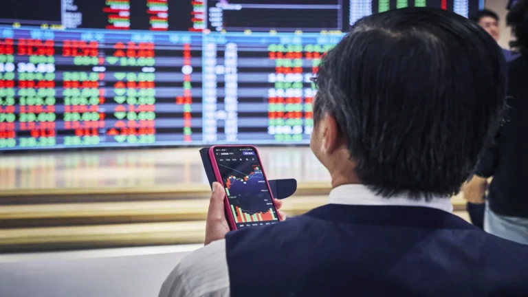 Asia ETFs Suffer Record Outflows Amid Energy and Geopolitical Strain