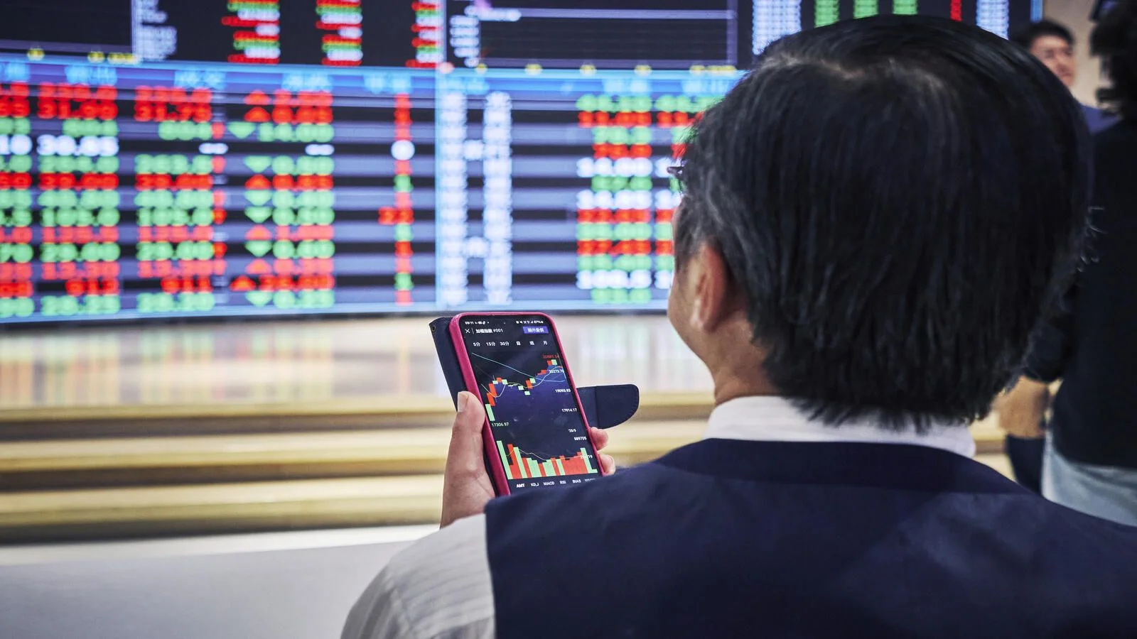 Asia ETFs Suffer Record Outflows Amid Energy and Geopolitical Strain