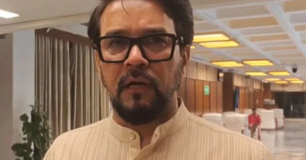 BJP MP Anurag Thakur Targets AAP Over Viral Sikh Guru Video Controversy BJP lawmaker Anurag Thakur sharply criticized th...