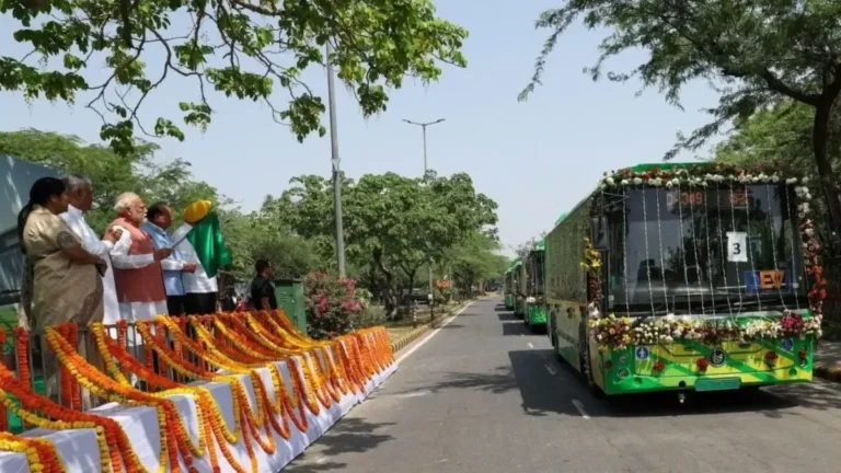 Delhi Launches 200 Crore Health Scheme for Construction Workers