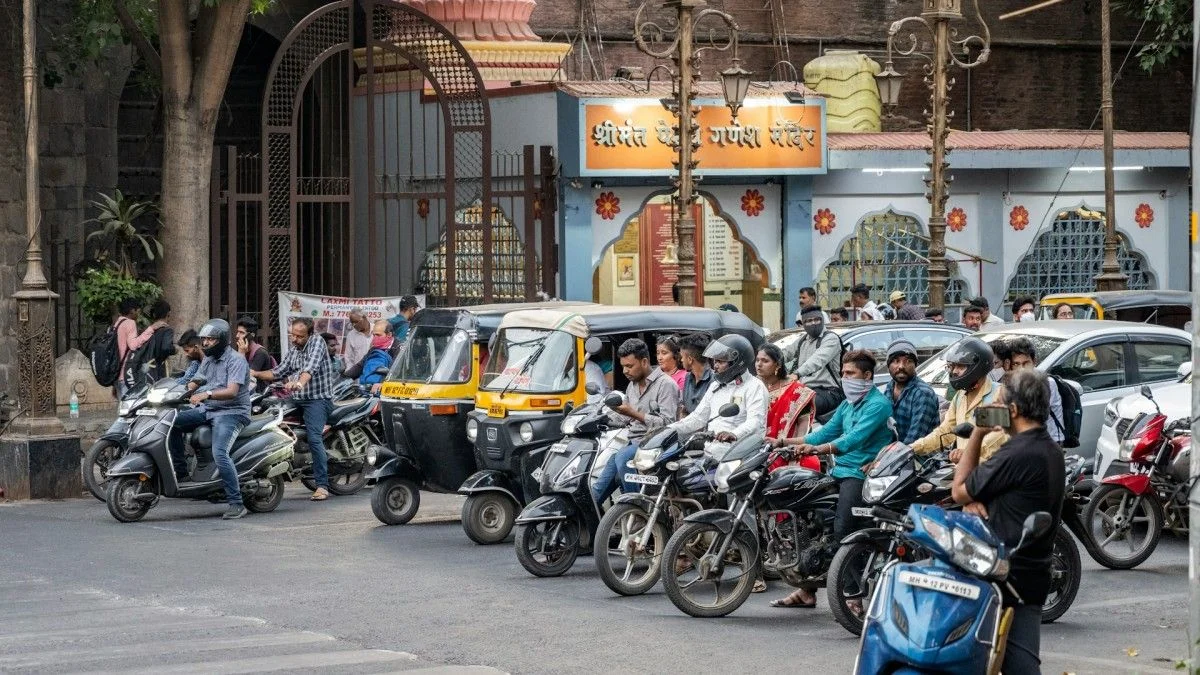 Indian Fuel Prices to Remain High Despite Crude Drop