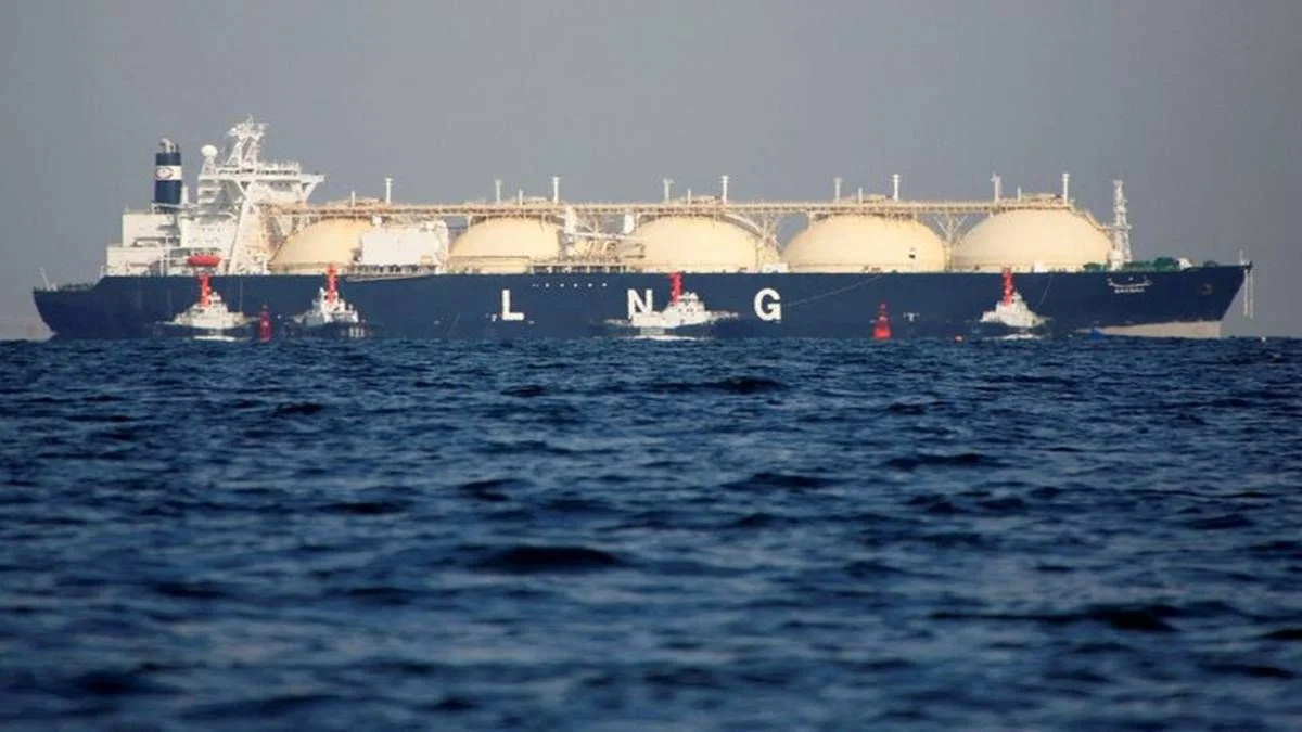 India Pays 20% Extra for LNG Imports Amid Supply Shift