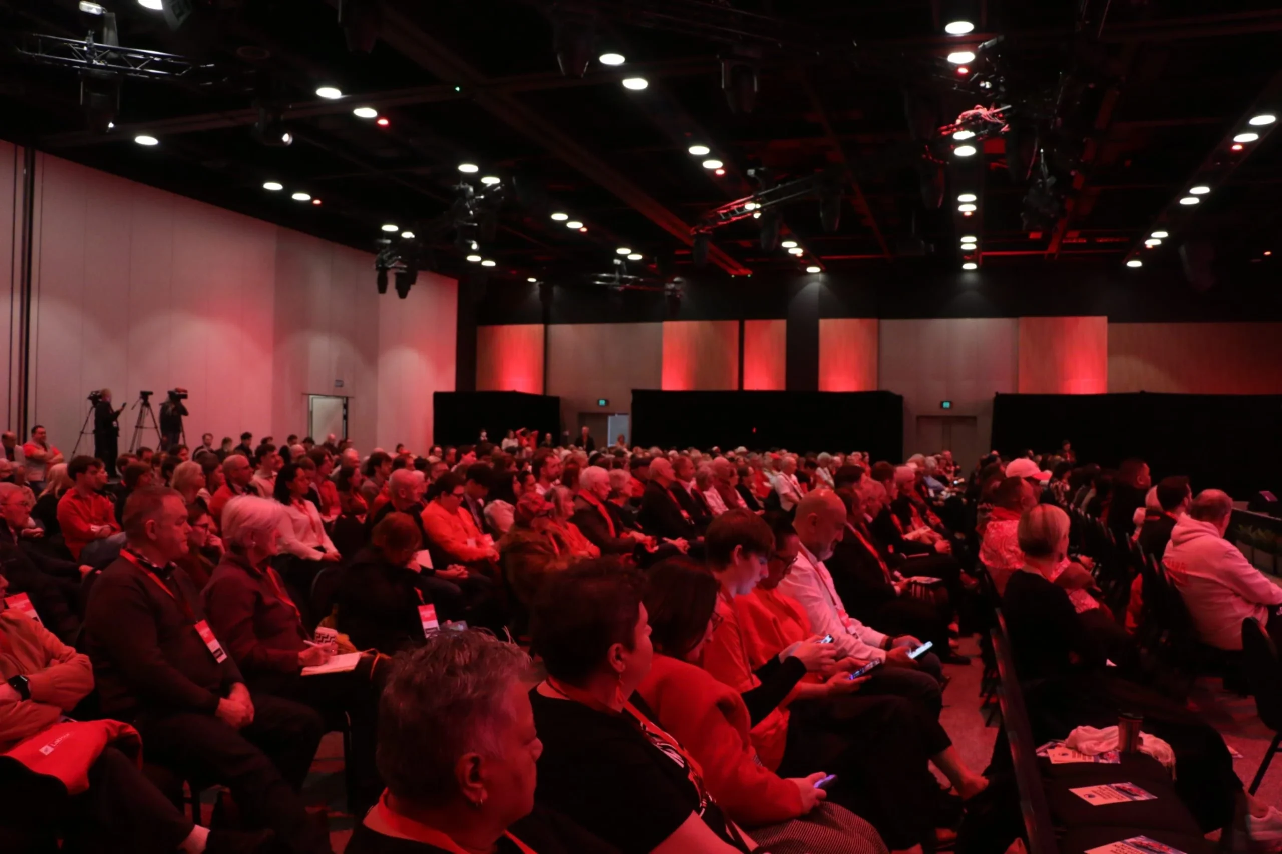 Labour Pledges Apprenticeship Boost Expansion to Two Years by 2028