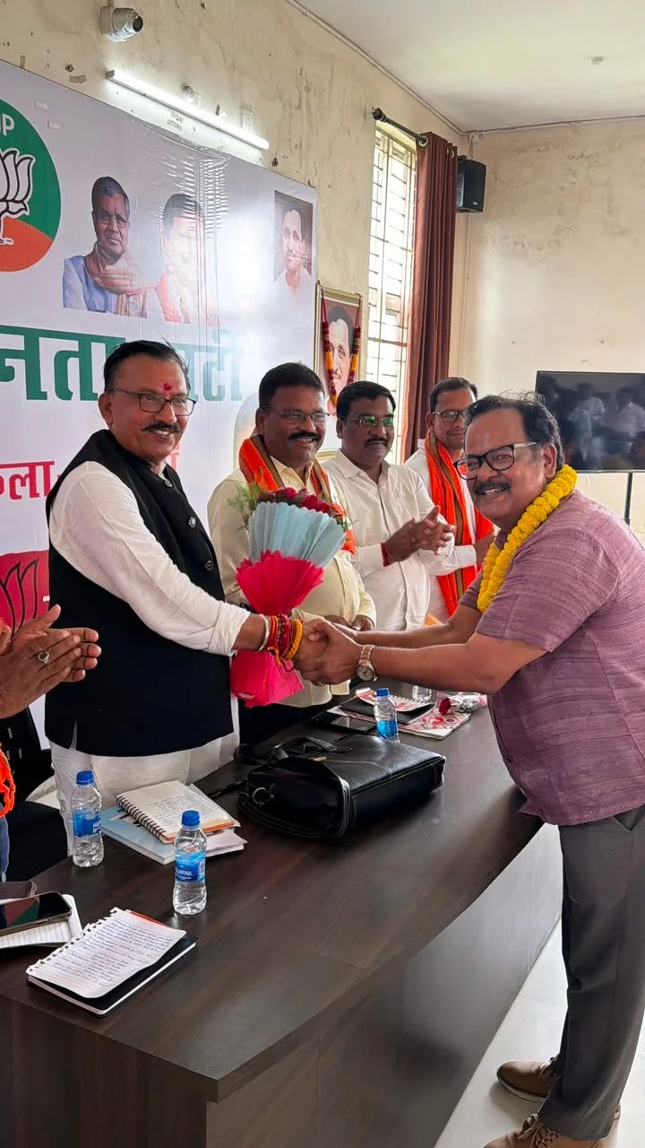 Retired Naval Commander Sanjeev Raman Joins BJP in Saraikela-Kharsawan