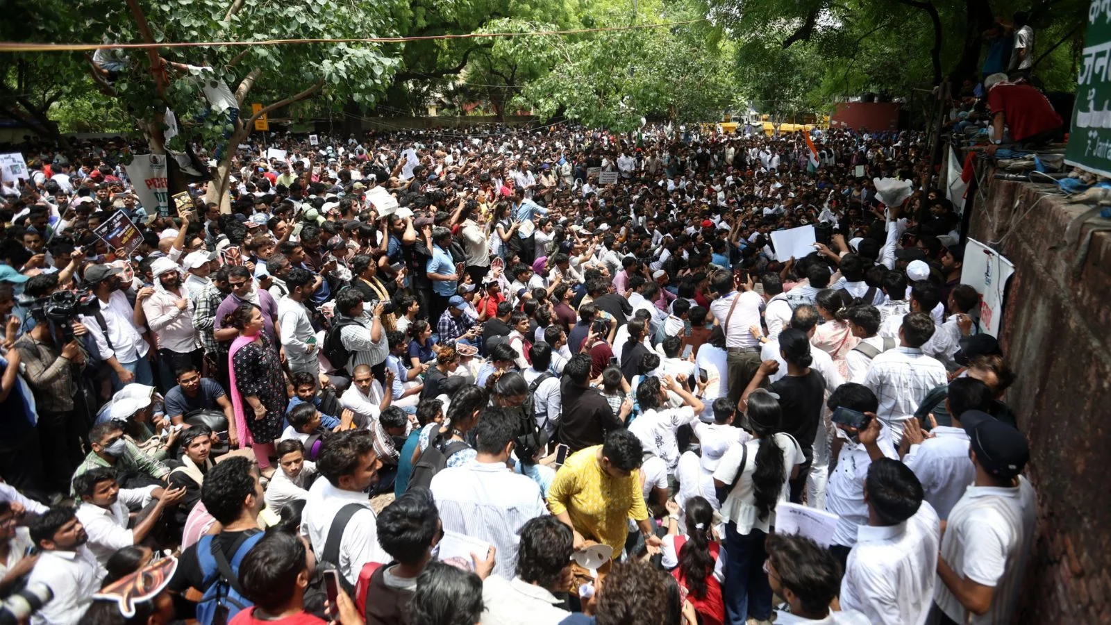 Opposition Backs CJP Protest Over Education Crisis