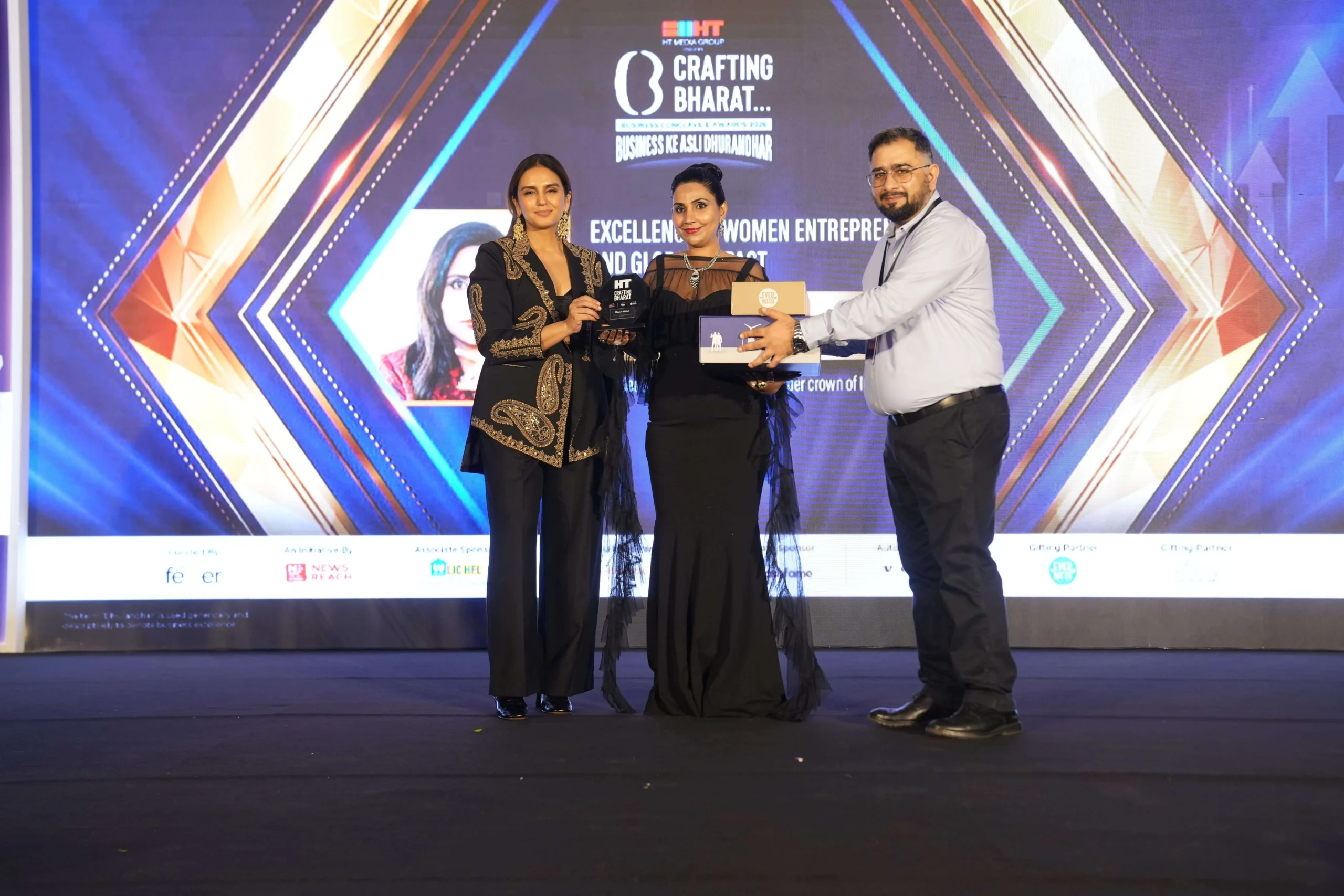 Miss & Mrs. Red Carpet Crown of India Wins Top Global Business Award