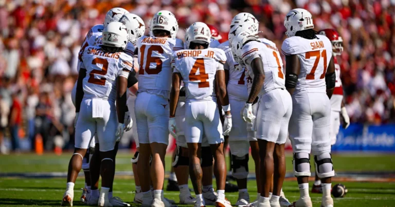 Image: utvsflorida-6968niblett (Texas vs Ole Miss preview, Texas Football Hosts Ole Miss As Sarkisian Faces Hot Seat)