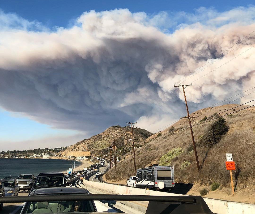Residents evacuate during the 2018 Woolsey Fire in Southern California (illustrative file photo)
